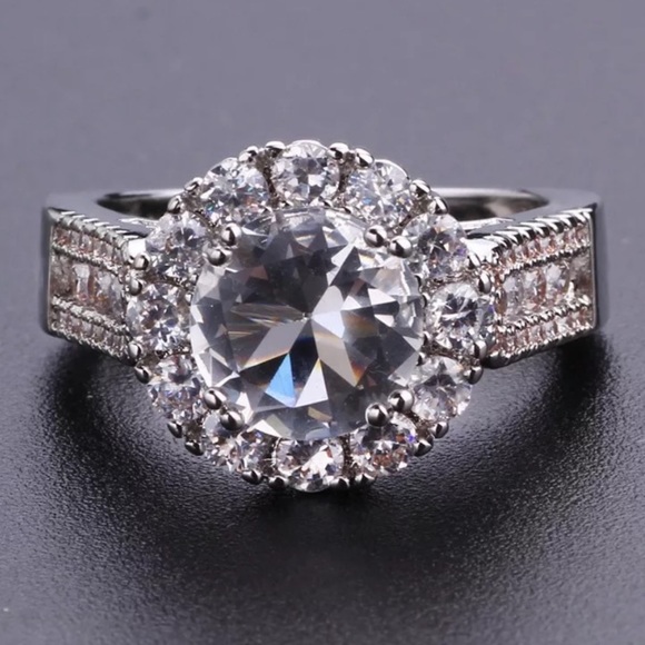 NEW S925 STERLING SILVER ROUND DIAMOND RING - Picture 4 of 5